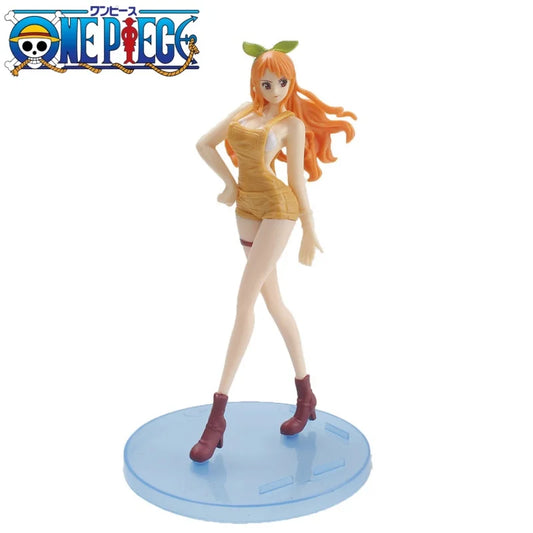 Figura de Nami con Moño Verde