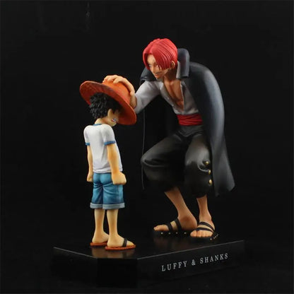 Figura de Luffy y Shanks - Niñez de Luffy