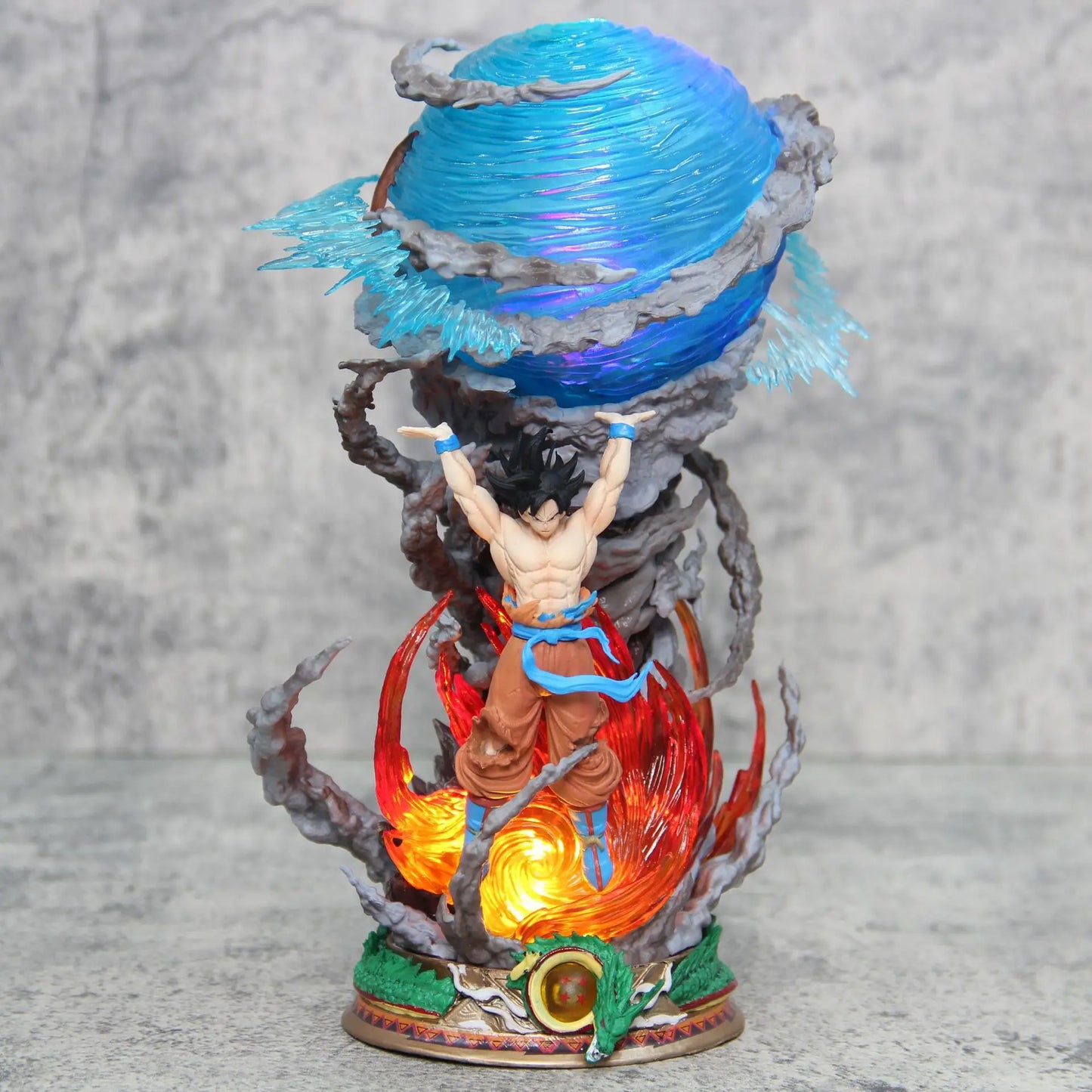 Figura de Goku haciendo la Henkidama