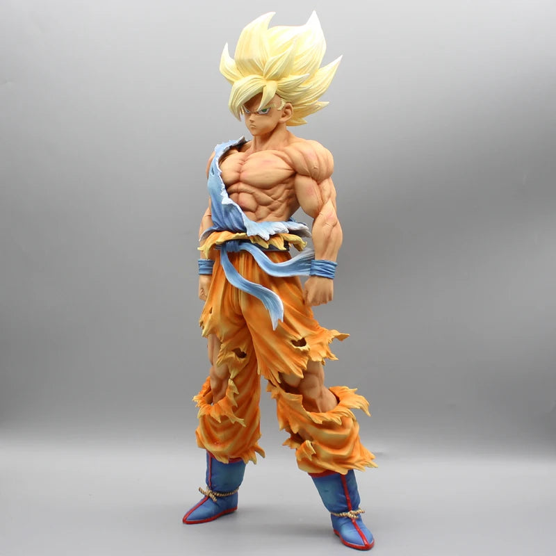 Figura de Goku Super Sayan Ropa Desgarrada