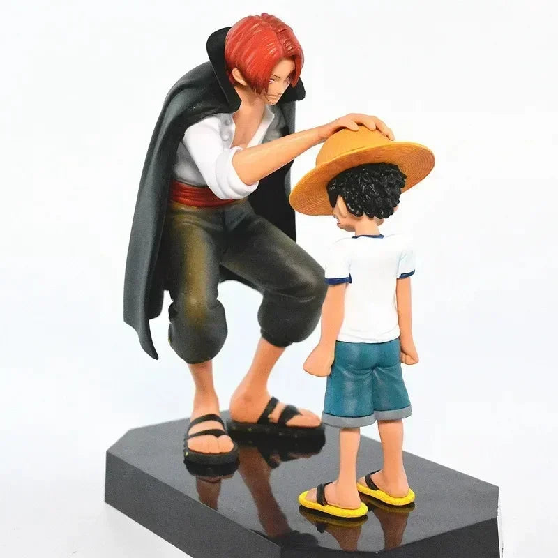 Figura de Luffy y Shanks - Niñez de Luffy