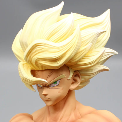 Figura de Goku Super Sayan Ropa Desgarrada