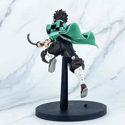 Figura de Tanjiro Atacando - Demon Slayer