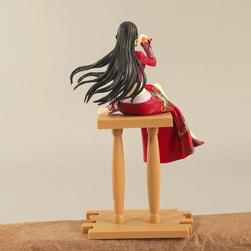 Figura de Boa Hancock Sentada