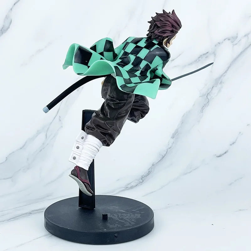 Figura de Tanjiro Atacando - Demon Slayer