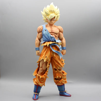 Figura de Goku Super Sayan Ropa Desgarrada