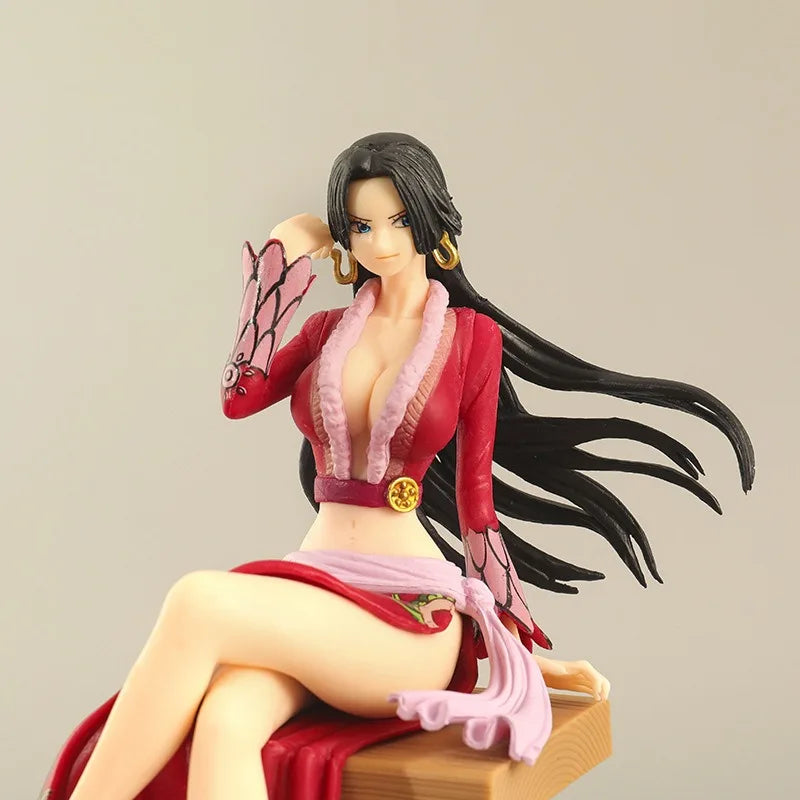 Figura de Boa Hancock Sentada