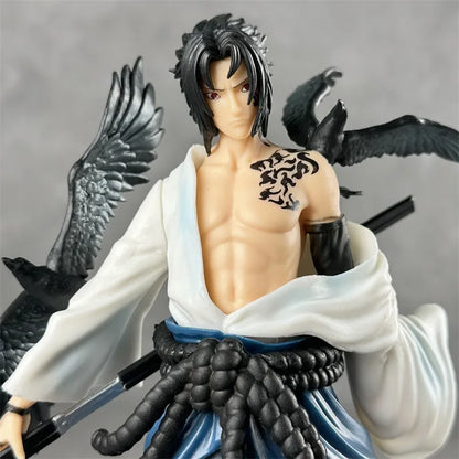 Figura de Sasuke con Cuervos de Itachi