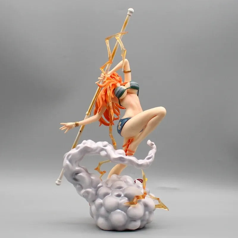 Figura de Nami en Short con Zeus