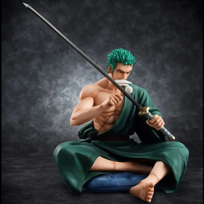 Figura de Zoro Limpiando su Katana