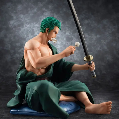 Figura de Zoro Limpiando su Katana