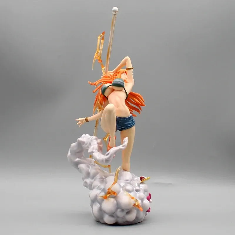 Figura de Nami en Short con Zeus