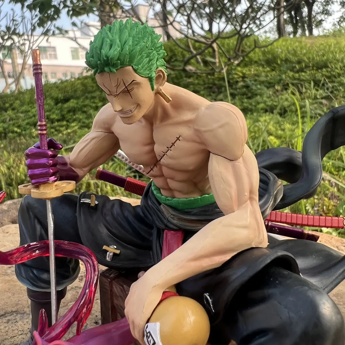 Figura Zoro con Enma y Alcohol